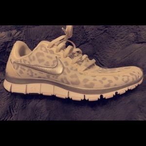 Nike Free 5.0 V4 Running Shoes Athletic Cheetah Print 511281-100 Women Size 8